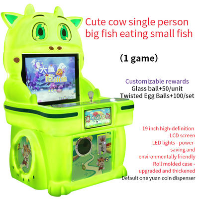Une vache mignonne, un joueur, un gros poisson qui mange des petits poissons, une machine à 19 pouces.